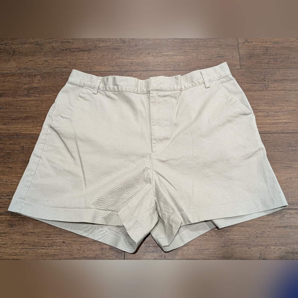 Carolina Blues Stretch Classic Beige Shorts Size M